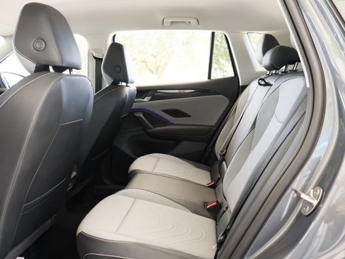 Certified 2025 Volkswagen Tiguan SE FWD image 27