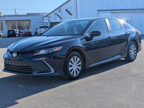 Used 2022 Toyota Camry LE image 1