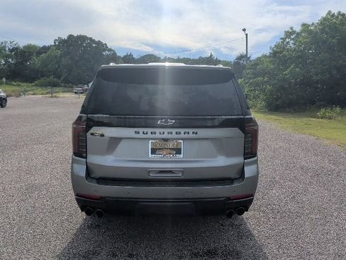 Certified 2025 Chevrolet Suburban Z71 AWD/4WD image 4