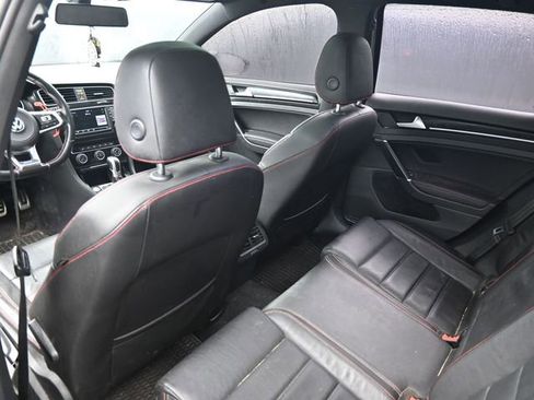 Used 2017 Volkswagen GTI SE image 31