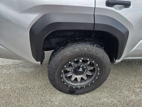 Used 2025 Toyota 4Runner SR5 AWD/4WD image 14
