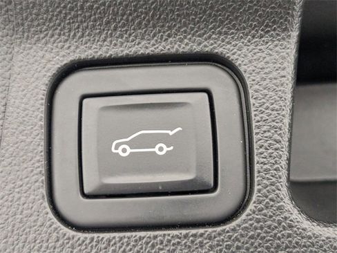 Used 2023 GMC Acadia AT4 w/ Technology Package image 33