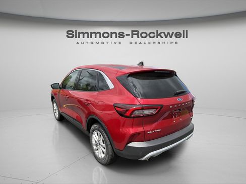Used 2023 Ford Escape Active w/ Tech Pack #2 AWD/4WD image 2