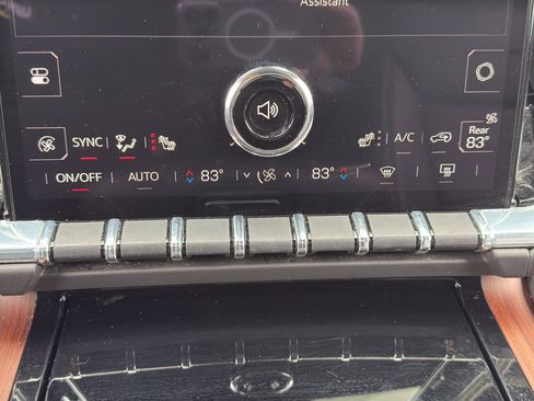 Used 2025 GMC Yukon XL Denali AWD/4WD image 33