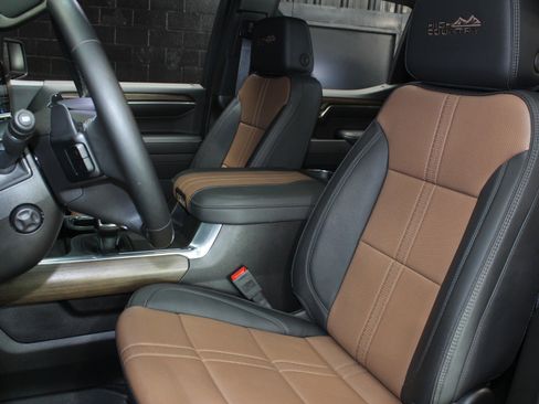 Used 2025 Chevrolet Silverado 1500 High Country w/ High Country Premium Package AWD/4WD image 41