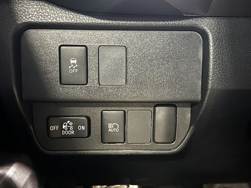 Used 2020 Toyota Tacoma SR5 image 38