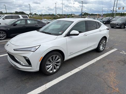 Used 2025 Buick Envista Avenir FWD image 2