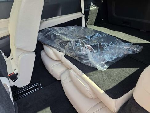 New 2026 Mercedes-Benz GLS 450 4MATIC image 6