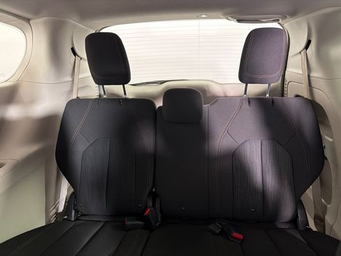 Used 2018 Chrysler Pacifica LX FWD image 20