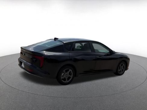 Used 2025 Kia K4 LXS image 11