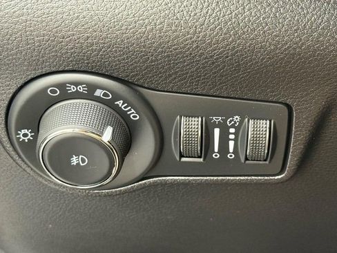 Used 2024 Jeep Compass Trailhawk AWD/4WD image 18