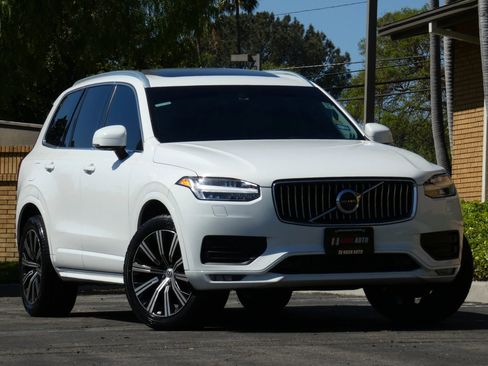 Used 2020 Volvo XC90 T6 Momentum image 3