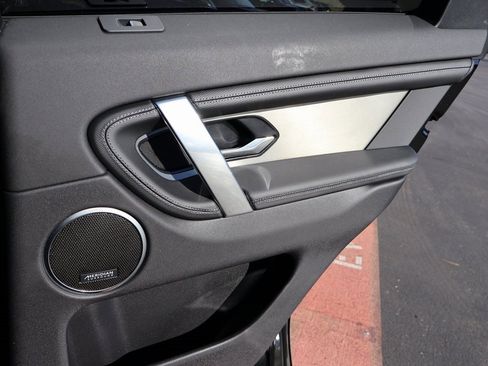 Certified 2025 Land Rover Discovery Sport Dynamic SE image 16