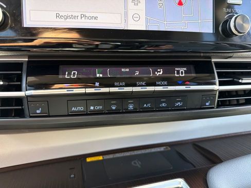 Used 2024 Toyota Sienna XLE w/ XLE Plus Package AWD/4WD image 11