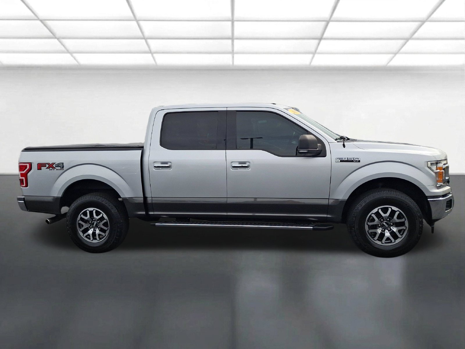 Used 2018 Ford F150 XLT w/ Equipment Group 302A Luxury AWD/4WD image 2