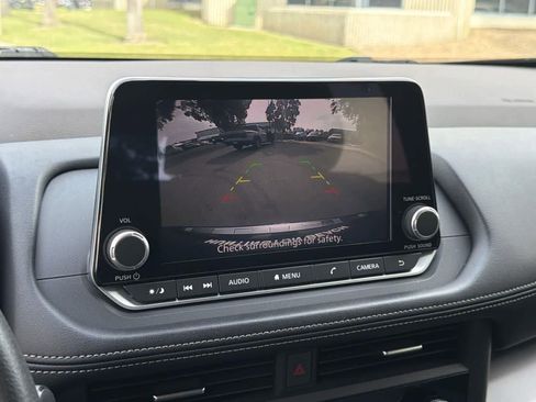 Used 2023 Nissan Rogue SV image 17