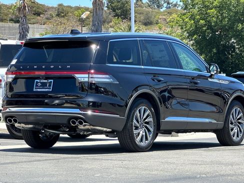 New 2026 Lincoln Aviator AWD image 3
