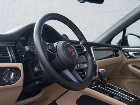 Certified 2023 Porsche Macan S image 4