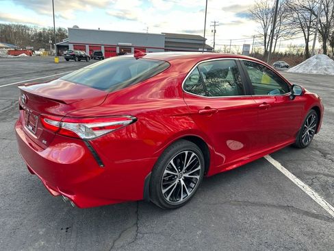 Certified 2020 Toyota Camry SE image 5