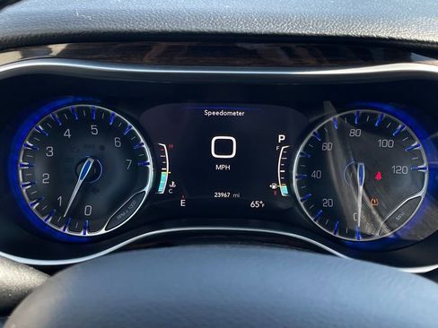 Used 2024 Chrysler Pacifica Limited image 13