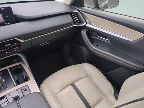 Used 2025 MAZDA CX-70 3.3 Turbo w/ Preferred Package image 13