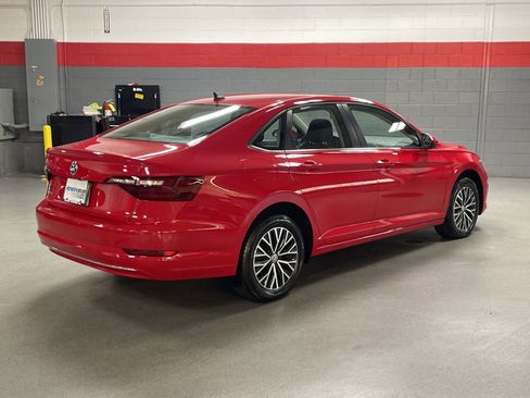 Used 2021 Volkswagen Jetta SE w/ SE Cold Weather Package image 10