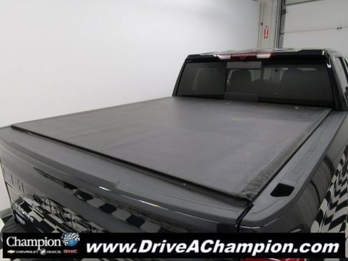 Used 2023 Chevrolet Silverado 1500 High Country image 18