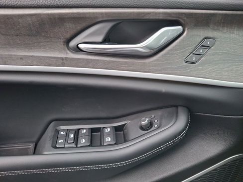 New 2025 Jeep Grand Cherokee Limited w/ Black Appearance Package image 29