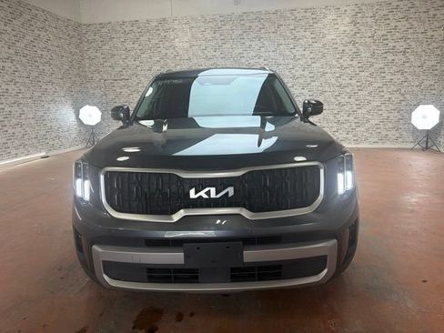 Used 2023 Kia Telluride EX w/ EX Captain's Chair Package AWD/4WD image 2