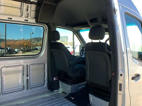 Used 2022 Mercedes-Benz Sprinter 2500 image 25
