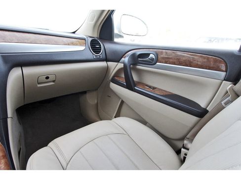 Used 2010 Buick Enclave CXL image 13