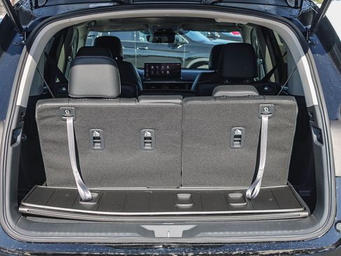 New 2026 Honda Pilot Touring image 13