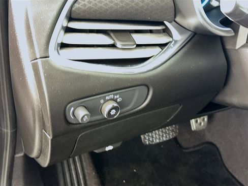 Used 2017 Chevrolet Malibu Hybrid w/ Driver Confidence Package image 6