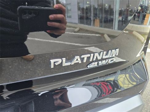 Used 2024 Nissan Pathfinder Platinum image 13
