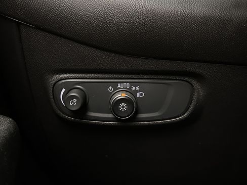 Used 2021 Chevrolet Equinox LS w/ LPO, Blackout Package image 18