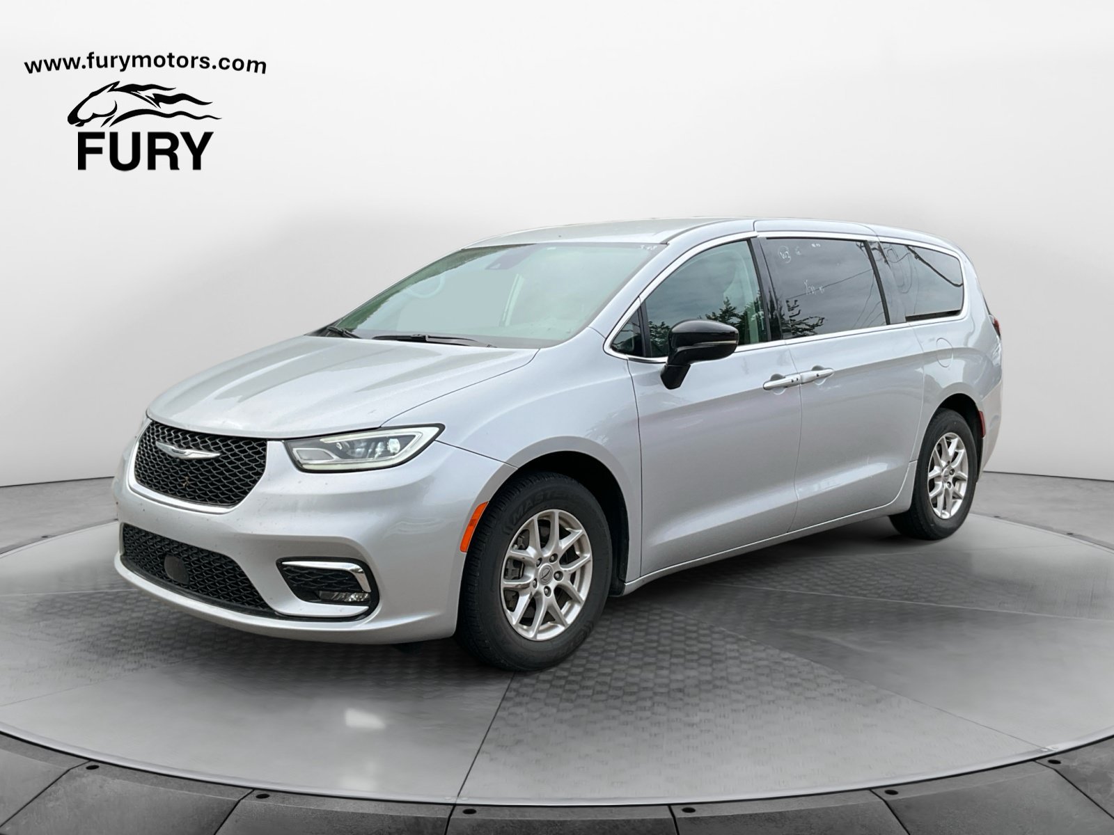 Used 2024 Chrysler Pacifica Touring-L FWD image 8