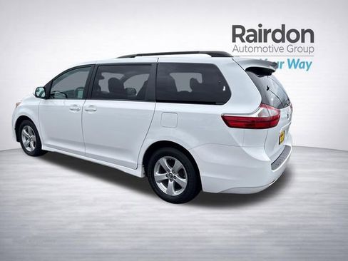 Used 2018 Toyota Sienna LE image 5