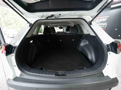 Used 2023 Toyota Corolla Cross XLE image 28