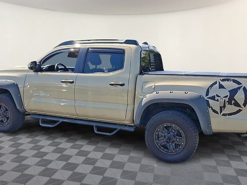 Used 2018 Toyota Tacoma TRD Sport RWD image 5