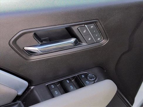 Used 2025 Chevrolet Colorado ZR2 w/ Technology Package AWD/4WD image 12