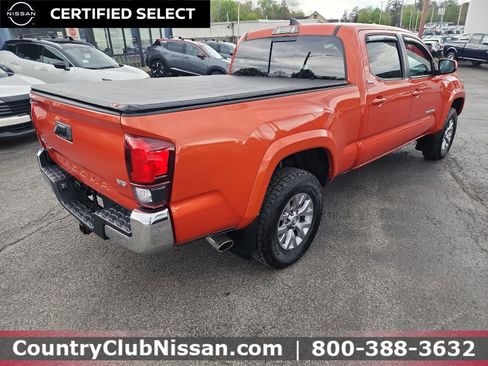 Used 2018 Toyota Tacoma SR5 AWD/4WD image 8