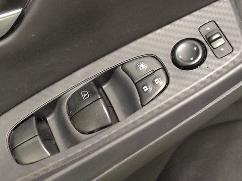 Used 2025 Nissan Sentra SV FWD image 27