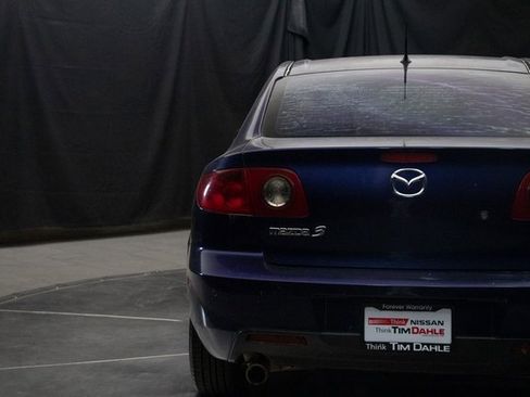 Used 2005 MAZDA MAZDA3 I w/ Pwr & 16" Alloy Wheel Pkg image 12