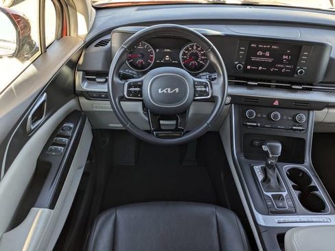 Certified 2024 Kia Carnival LX image 24