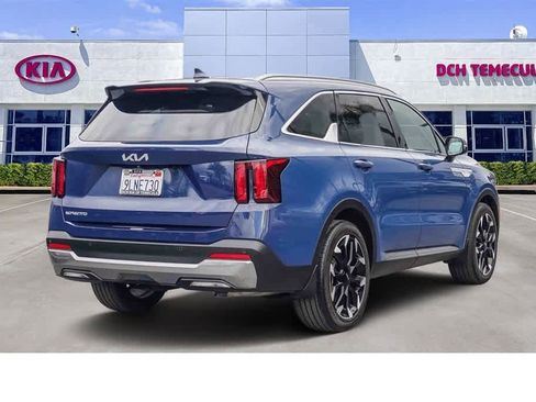 Certified 2024 Kia Sorento EX image 4