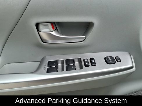 Used 2012 Toyota Prius V Five FWD image 11