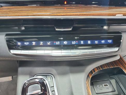 Used 2023 Cadillac Escalade ESV Premium Luxury RWD image 31