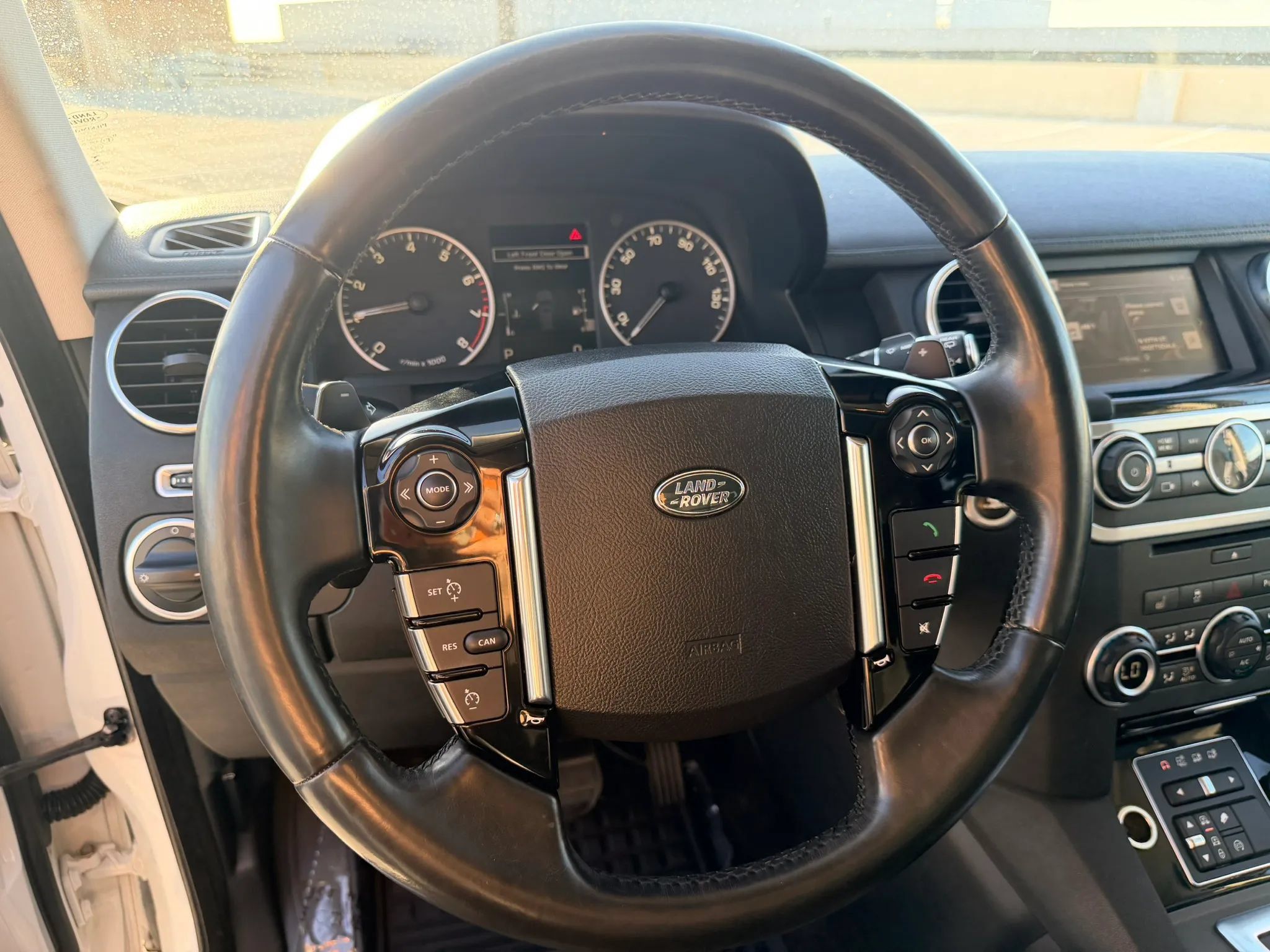 Used 2016 Land Rover LR4 HSE Silver Edition AWD/4WD image 16