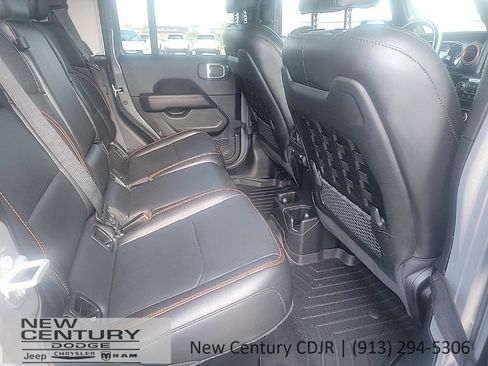 Used 2022 Jeep Gladiator Mojave w/ Cold Weather Group image 19