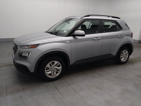 Used 2020 Hyundai Venue SEL FWD image 2